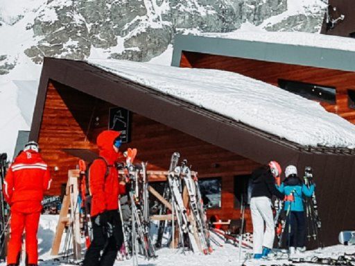 Ski Resort Hidden Snowflakes - browser game screenshot