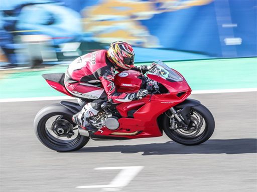 Ducati Panigale Puzzle Ducati Panigale Puzzle - browser game screenshot