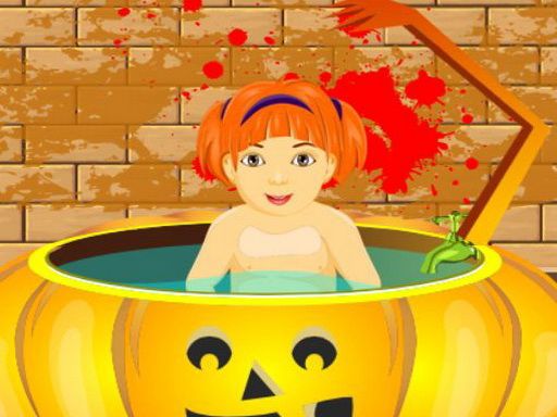 Little Baby Halloween Bathing - browser game screenshot