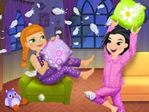 Crazy Pillow Fight Sleepover Party - browser game screenshot