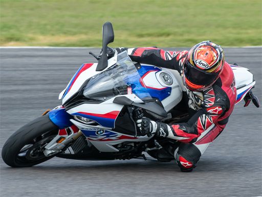 BMW S1000RR Slide - browser game screenshot