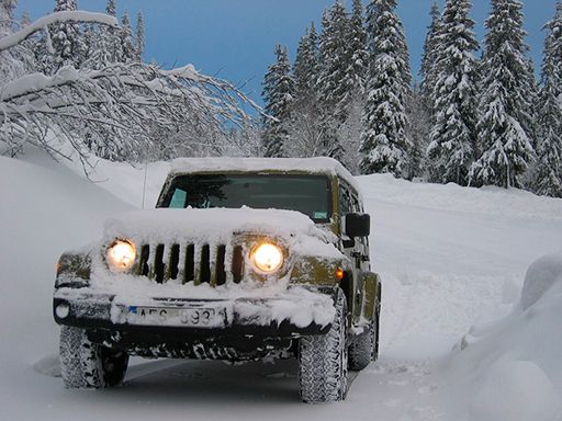 Offroad Snow Jeep Passenger Mountain Uphill Drivin - browser game screenshot